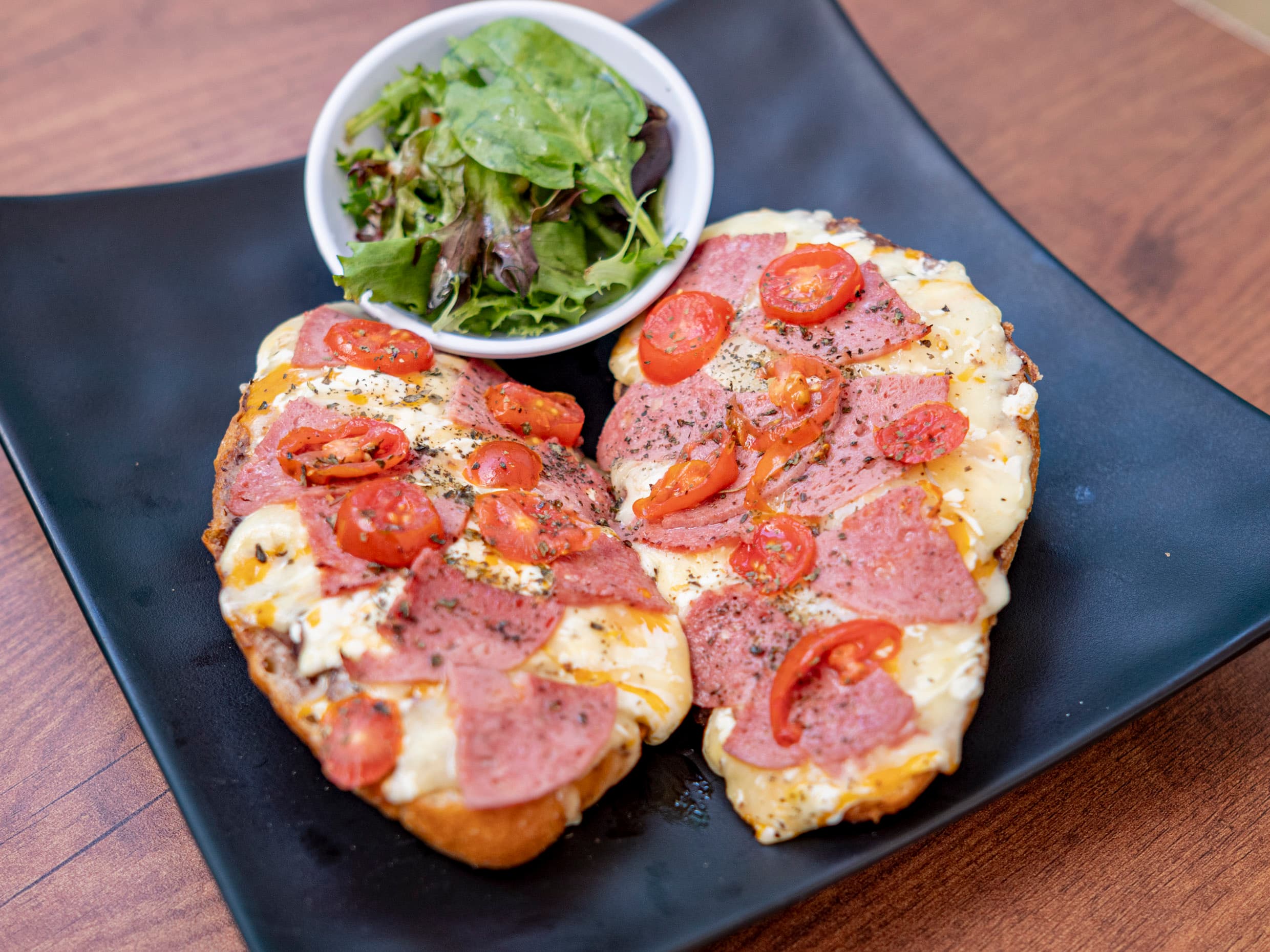 Mollete Salami y Cherry