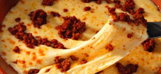 Queso Fundido con Chorizo