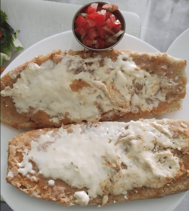 Molletes Salados