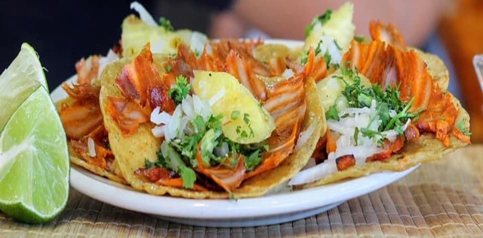 5 TACOS PASTOR (TORTILLA DE MAÍZ) + AGUA DE SABOR