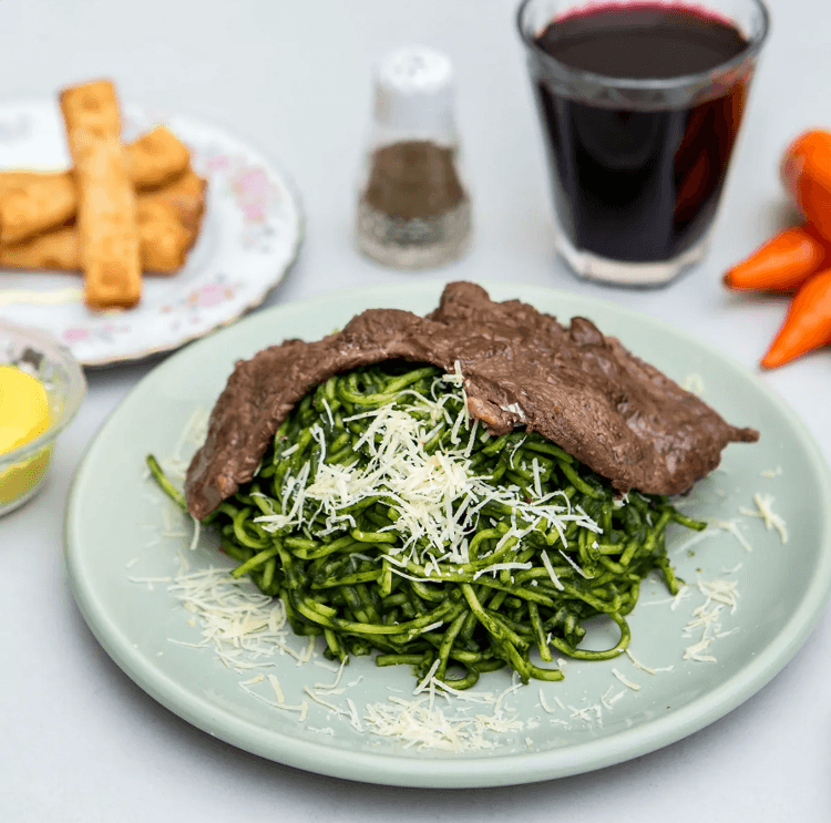 Tallarines Verdes con Bistec