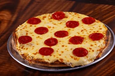 Pizza Estofada Carne Pepperoni Pequeña