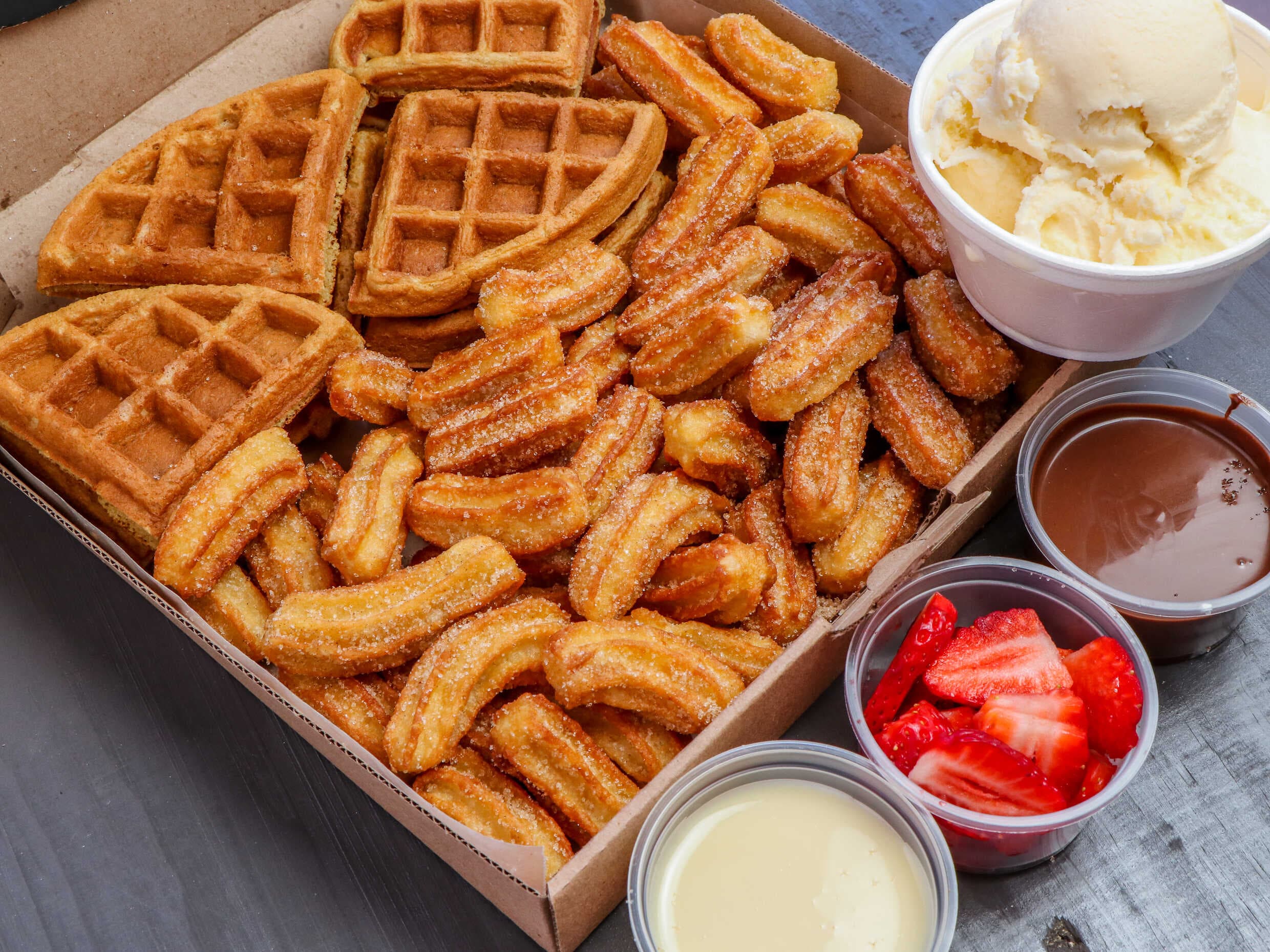 Mini Churros y Waffles