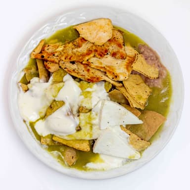 Paquete #1  Chilaquiles, Café,  Pan y Fruta