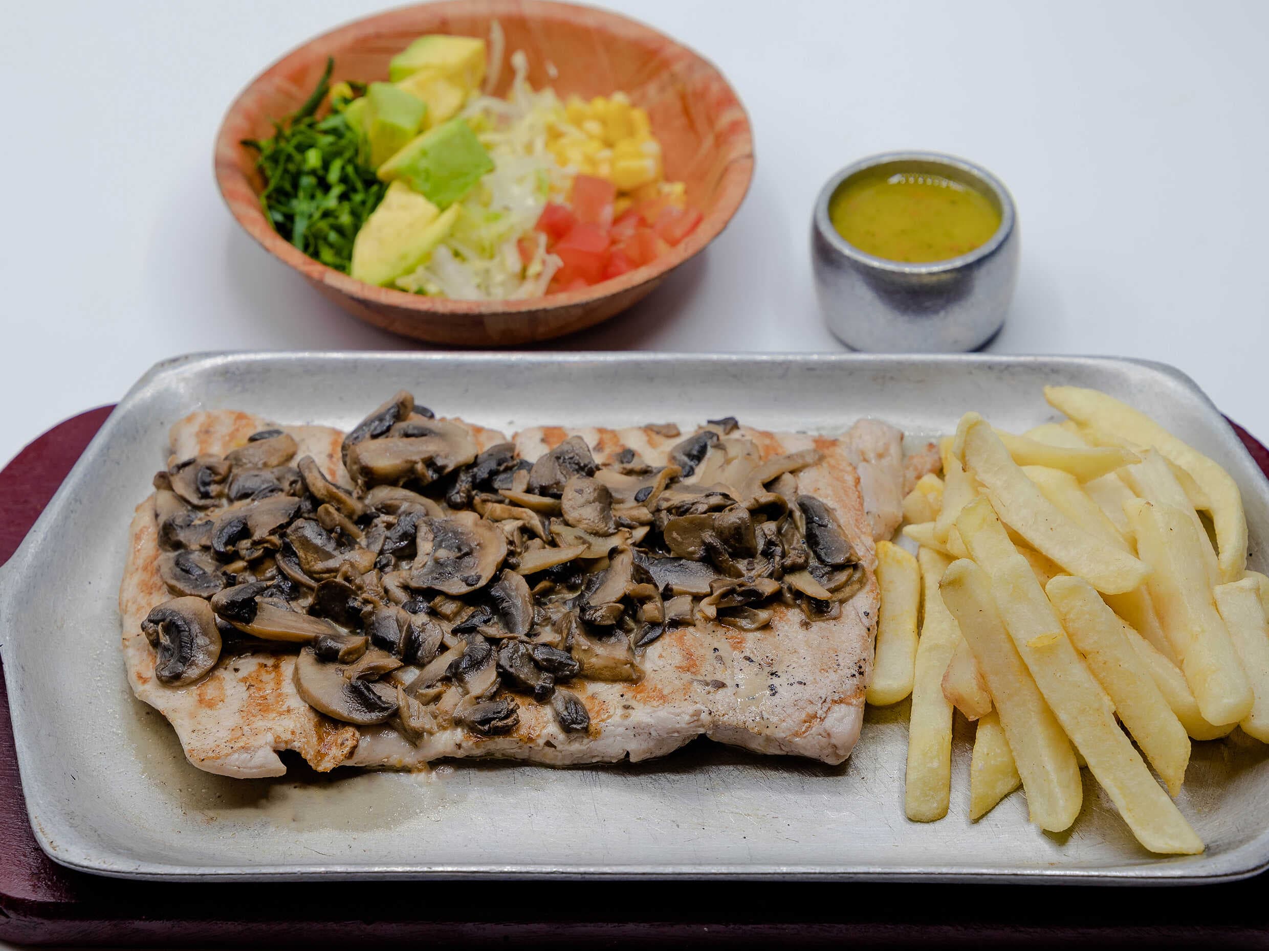 Lomo de Cerdo con Salsa de Champiñones
