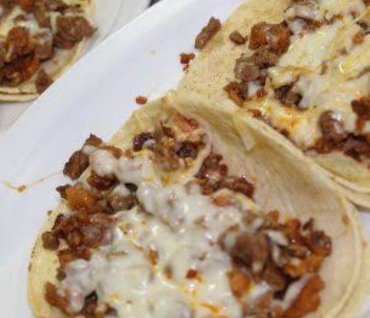 Taco de Pechuga Asada con Queso Oaxaca