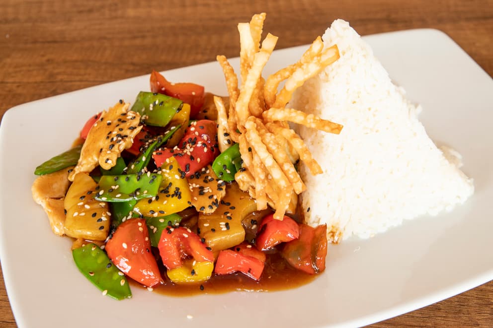 Pollo con Piña en Salsa de Ostión