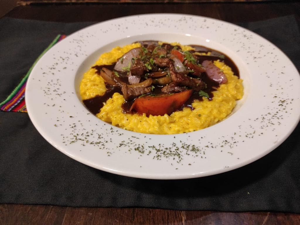 Arrisotado a la Huancaina con Lomo Saltado