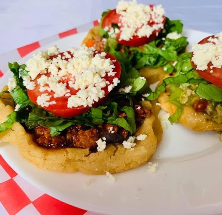 Sope+3tacos Dorados+2 Quesadillas con Guiso
