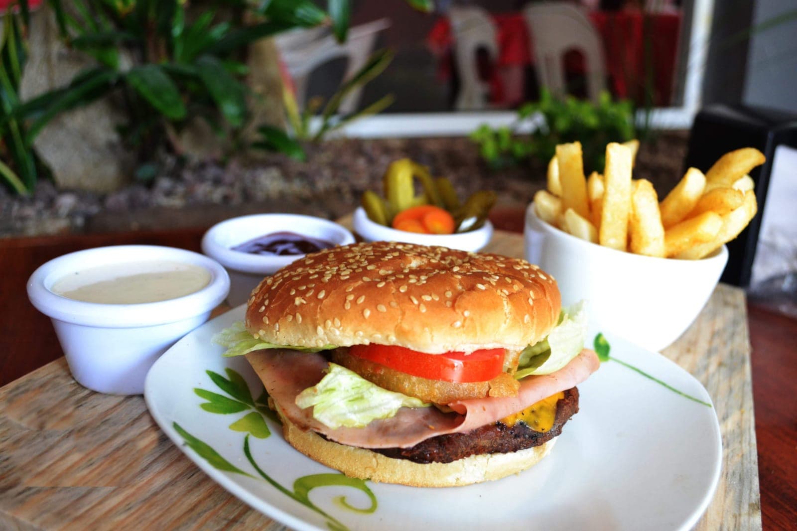 Hamburguesa Al Carbón.