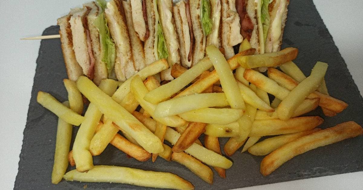 Club Sándwich de Atún con Papas Fritas