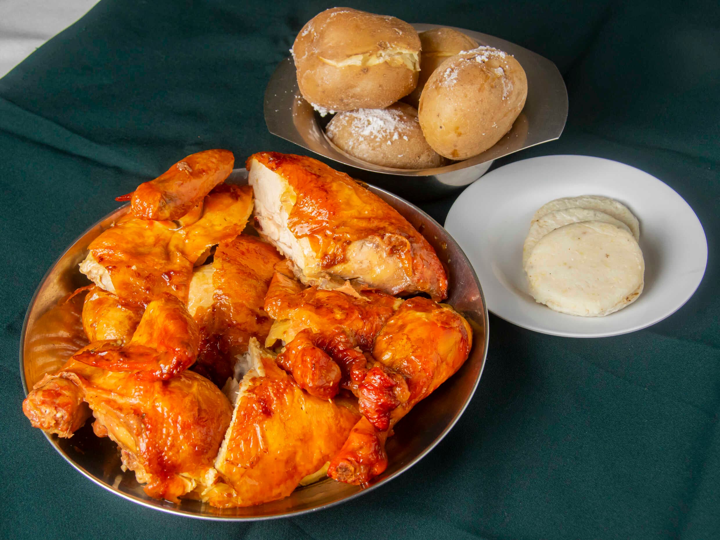 Pollo Asado o Frito 2 Acompañantes
