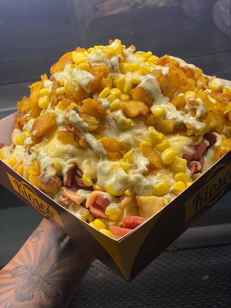 Salchipapa Tropical Tradición Familiar