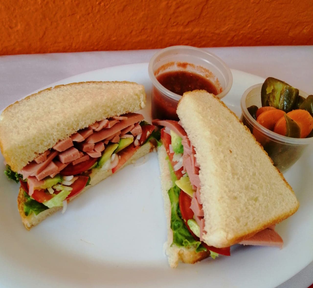 Sandwich con Pierna al Horno