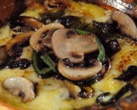 Queso Fundido con Champiñones