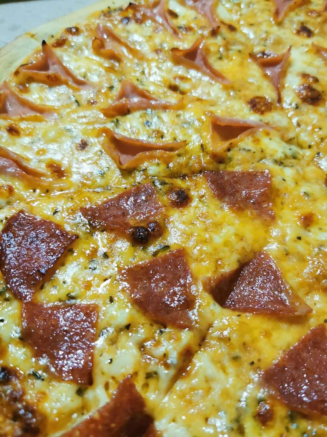 Pizza Jamón + Orden de Pan con Ajo y Queso