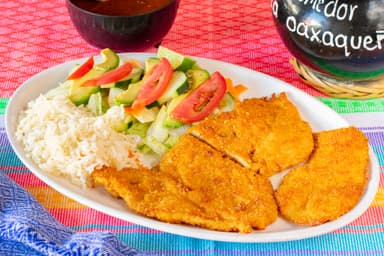 Combo-Pechuga de pollo empanizada + agua del día