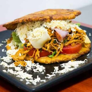 Patacón de Pollo