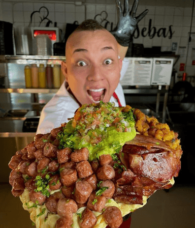 Salchipapa Criollita (3 a 4 Personas)