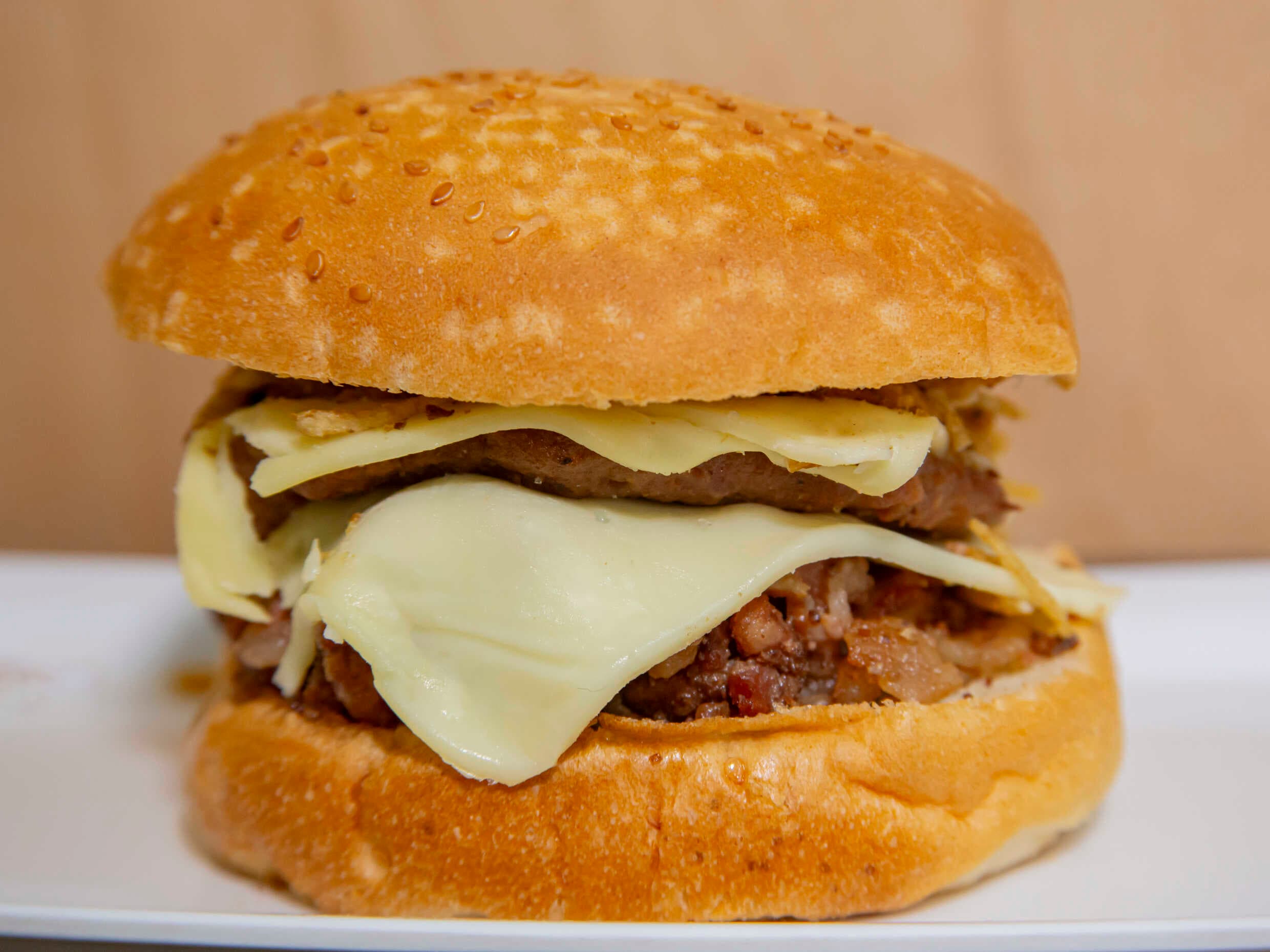 Hamburguesa Doble Queso y Doble Tocineta