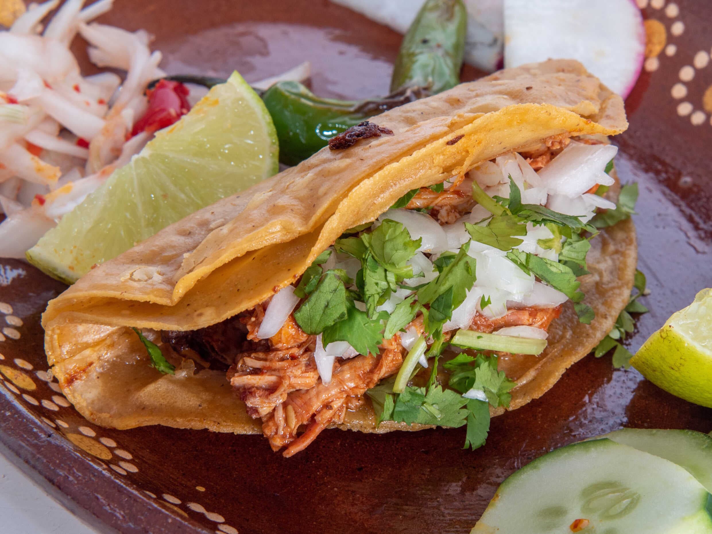 Taco Semi-Dorado de Birria