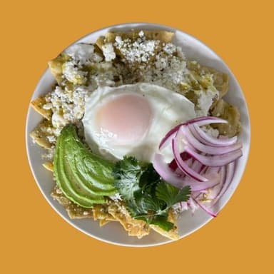 Chilaquiles con Huevo Estrellado Medianos