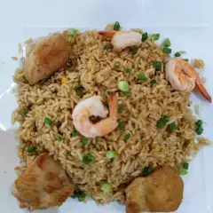 Chaufa con Pollo en Trozo y Langostino