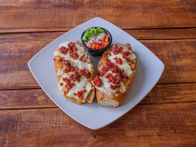 Molletes Salados + Tu Bebida Favorita