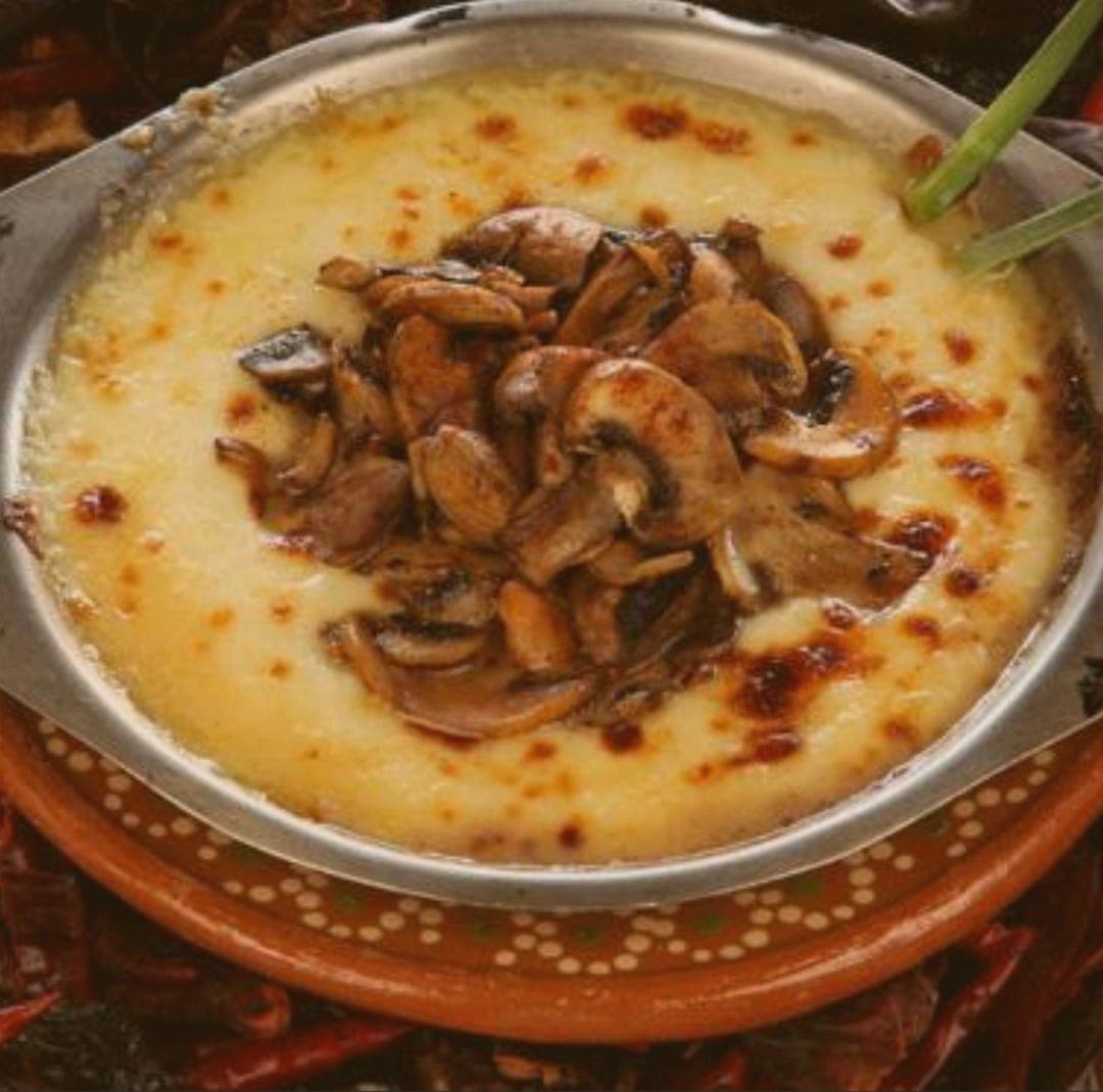 Queso Fundido con Champiñones
