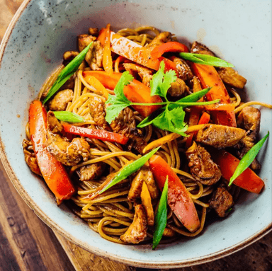 Tallarín Saltado de Pollo