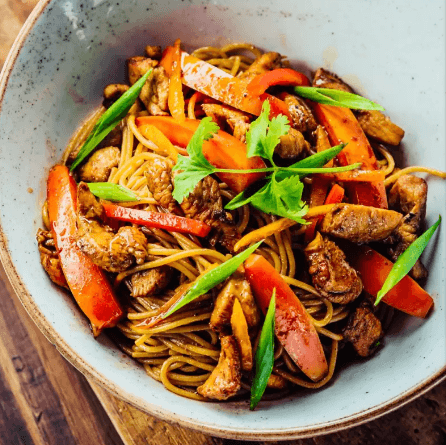 Tallarín Saltado de Pollo
