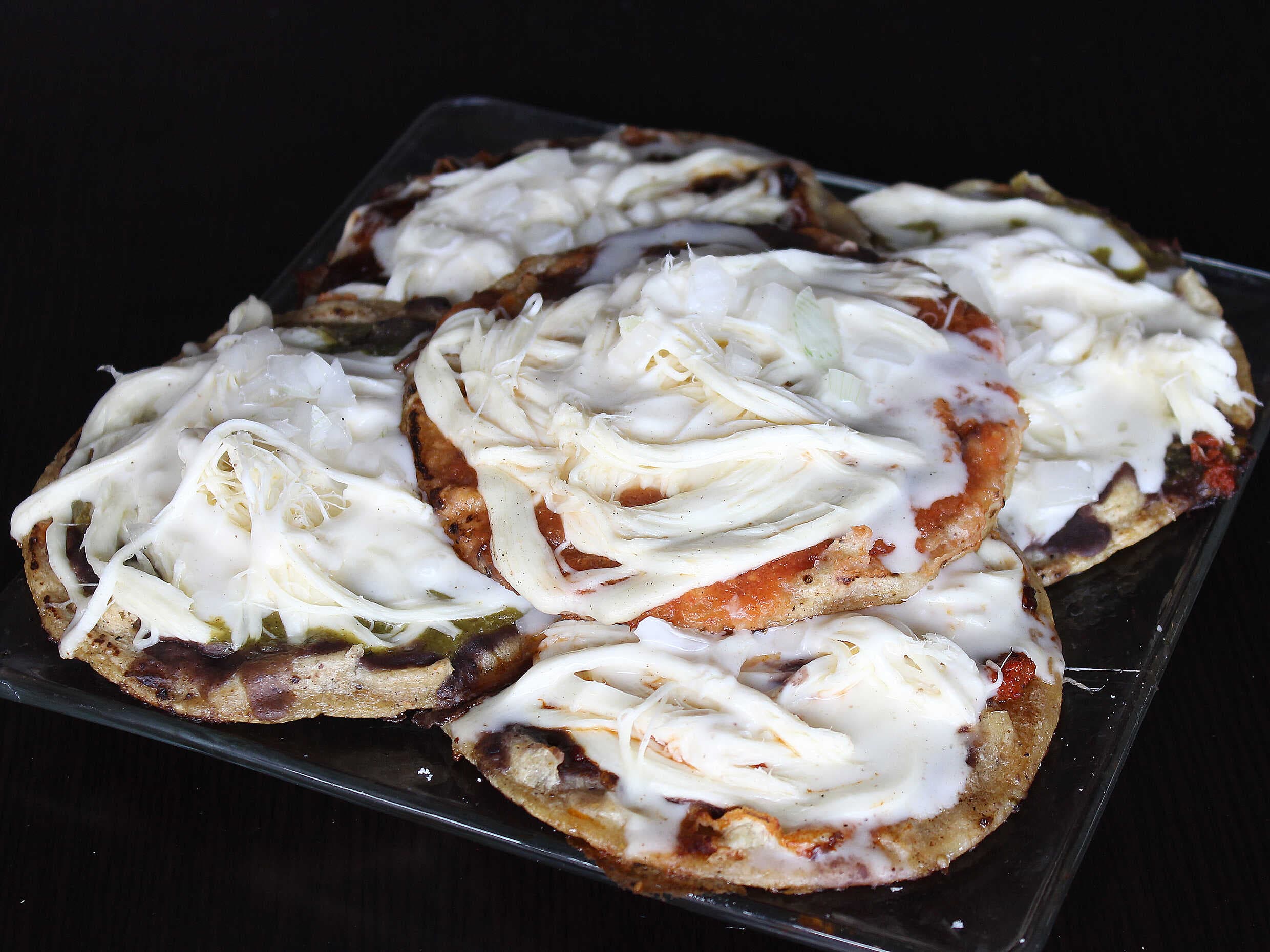5 Picaditas de Quesillo