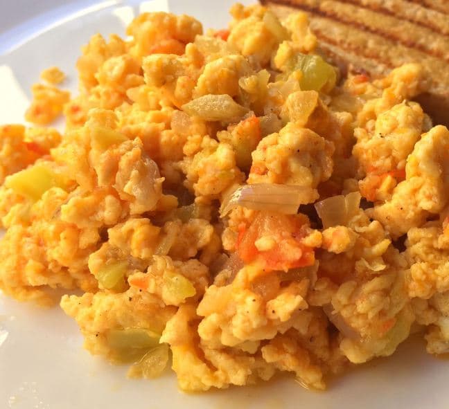 Huevos con Tomate y Cebolla