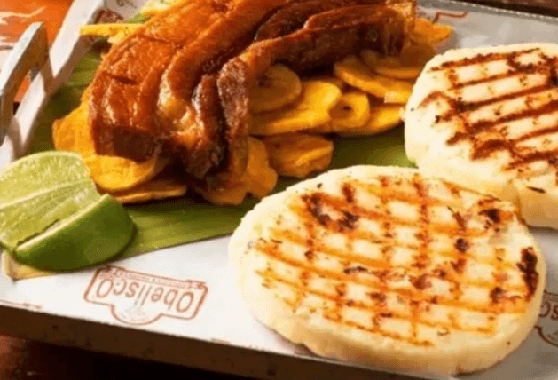 Combo Arepas y Chicharron + Bebidas