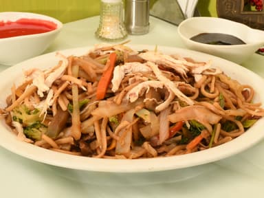 Pasta Chow Mein o Verduras Chow Suey