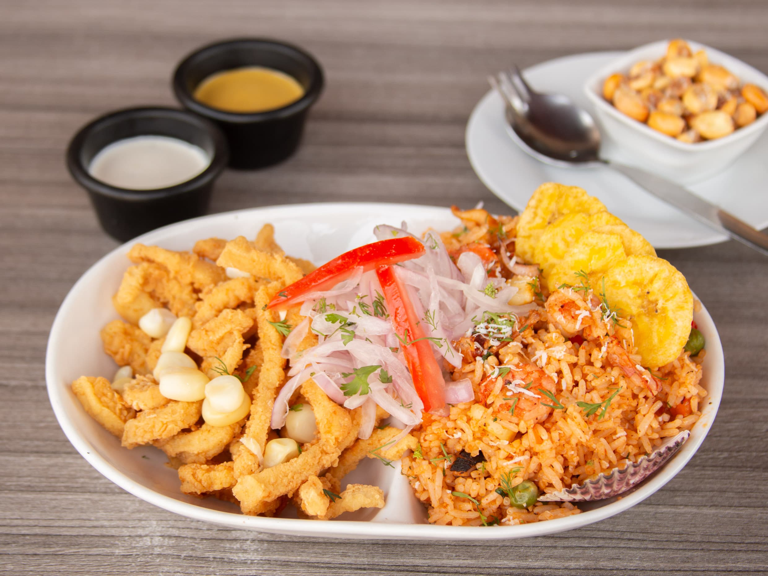 Arroz con Mariscos y Chicharrón