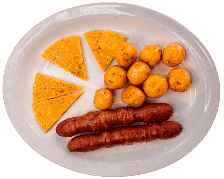 Chorizo con Papa Criollas y Arepa Santandereana