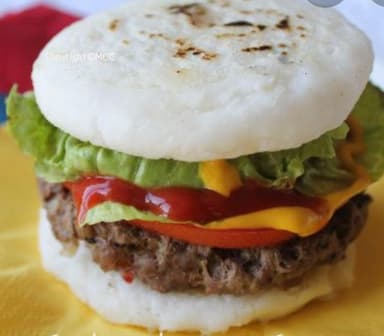 Arepa Burger Carne 100% Artesanal ,queso,vegetales