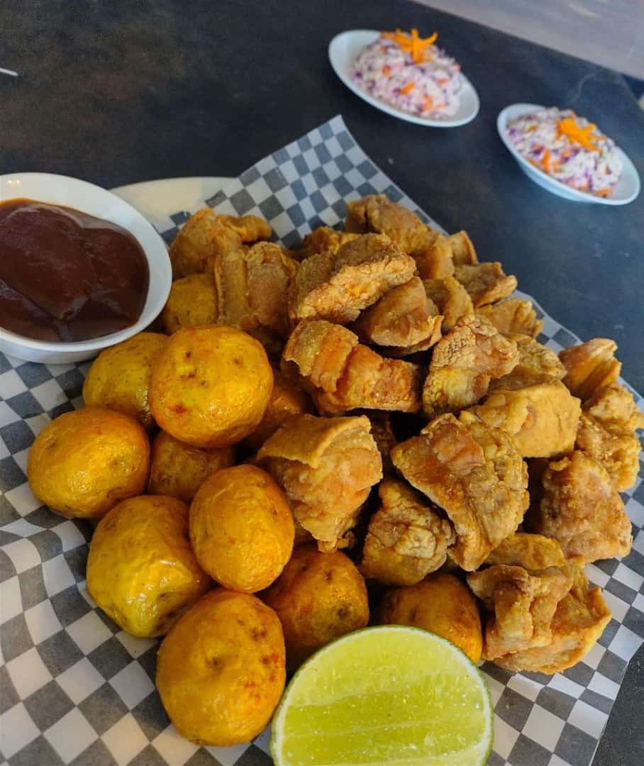 CHICHARRON CARNUDO + COCA-COLA 250ML