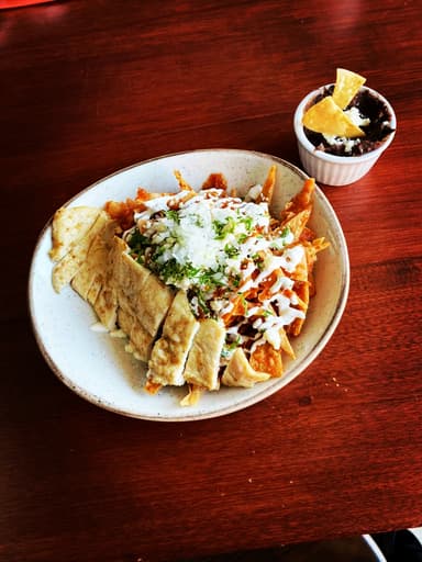 Chilaquilex con Pollo a la Plancha