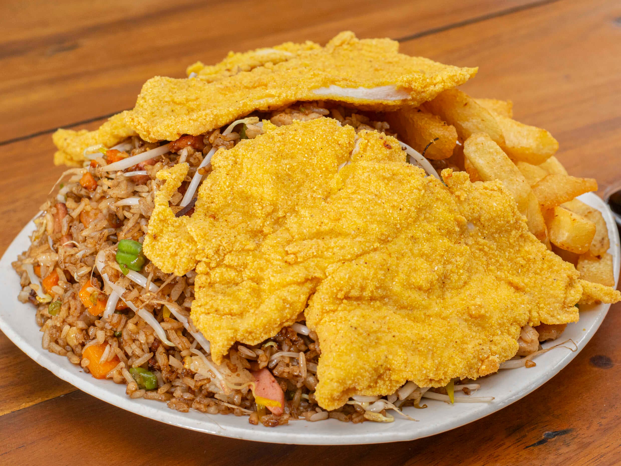 Arroz Chino con Chuleta y Papas Personal