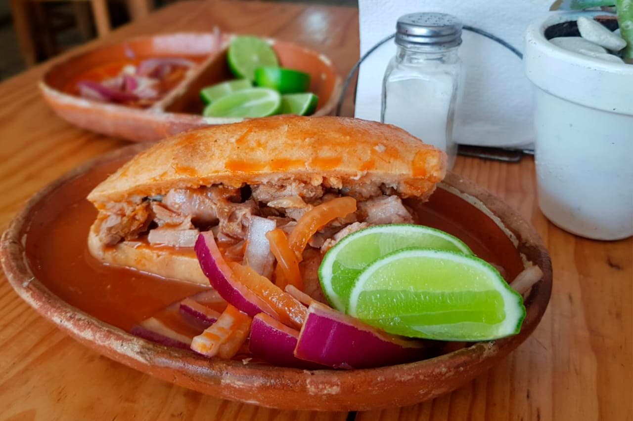 Torta ahogada + 2 tacos sencillos