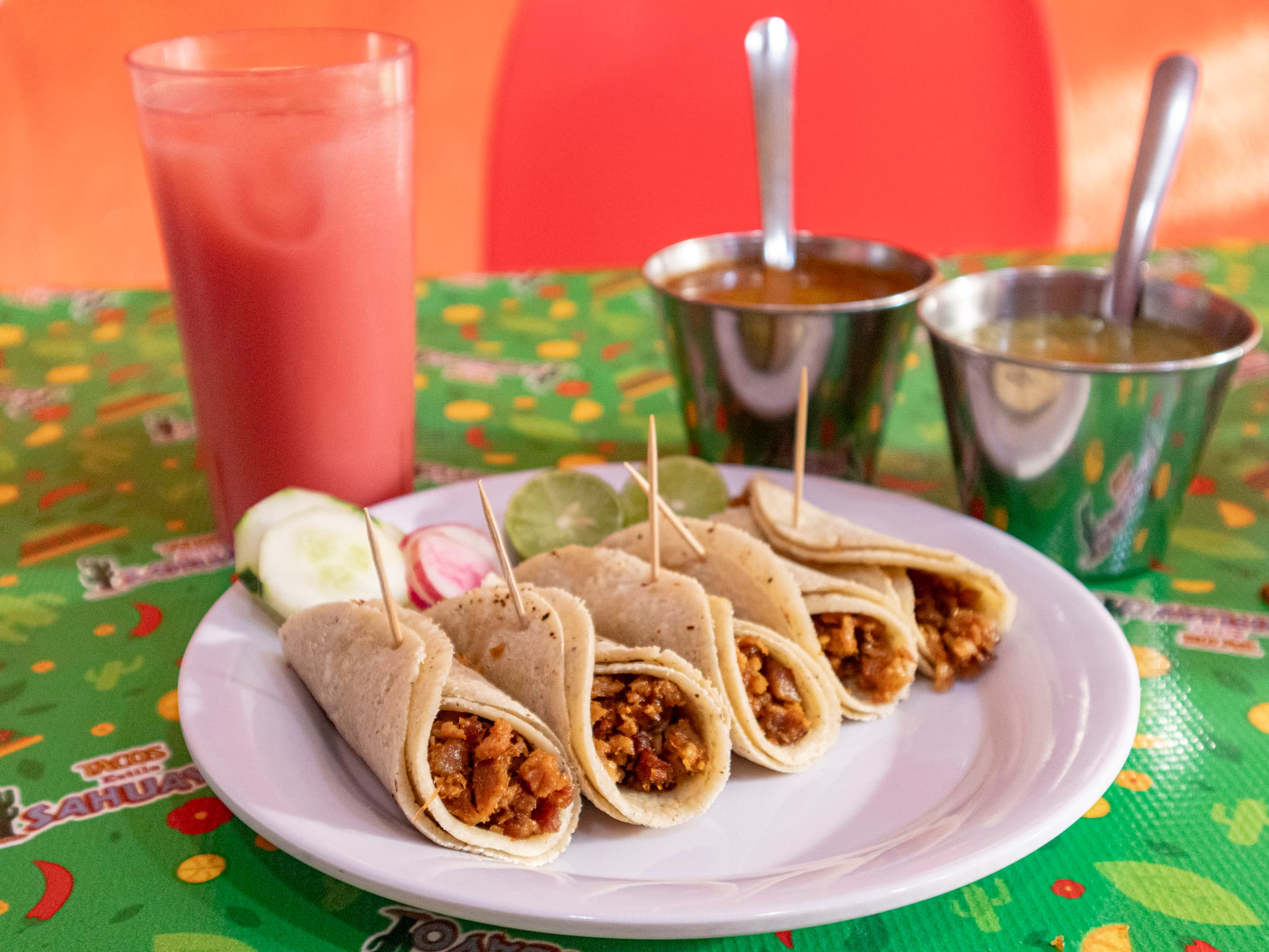 Combo 1, 5 tacos pastor o carnitas + Agua