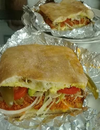 Combo 1 Torta de Lomo Adobado (16 Cm)  + Coca Cola