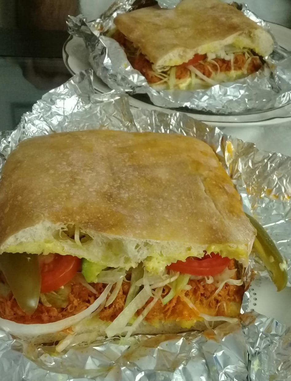 Combo 1 Torta de Lomo Adobado (16 Cm)  + Coca Cola