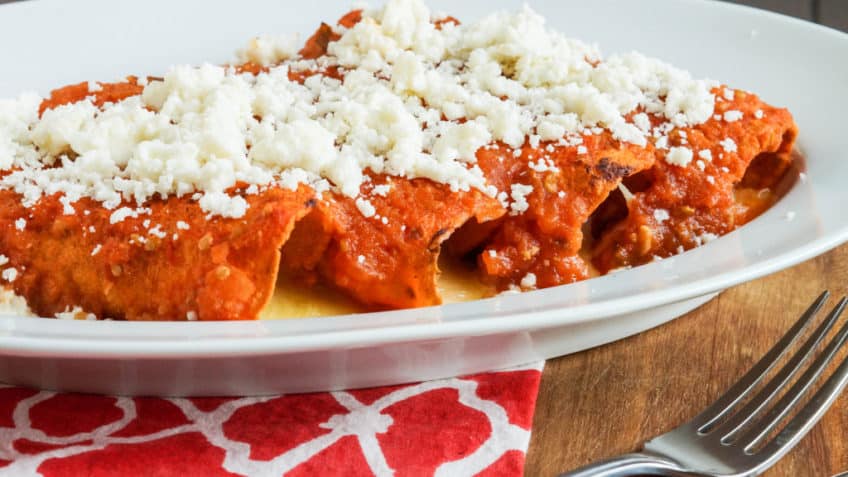 Enchiladas Suizas con Salsa Roja