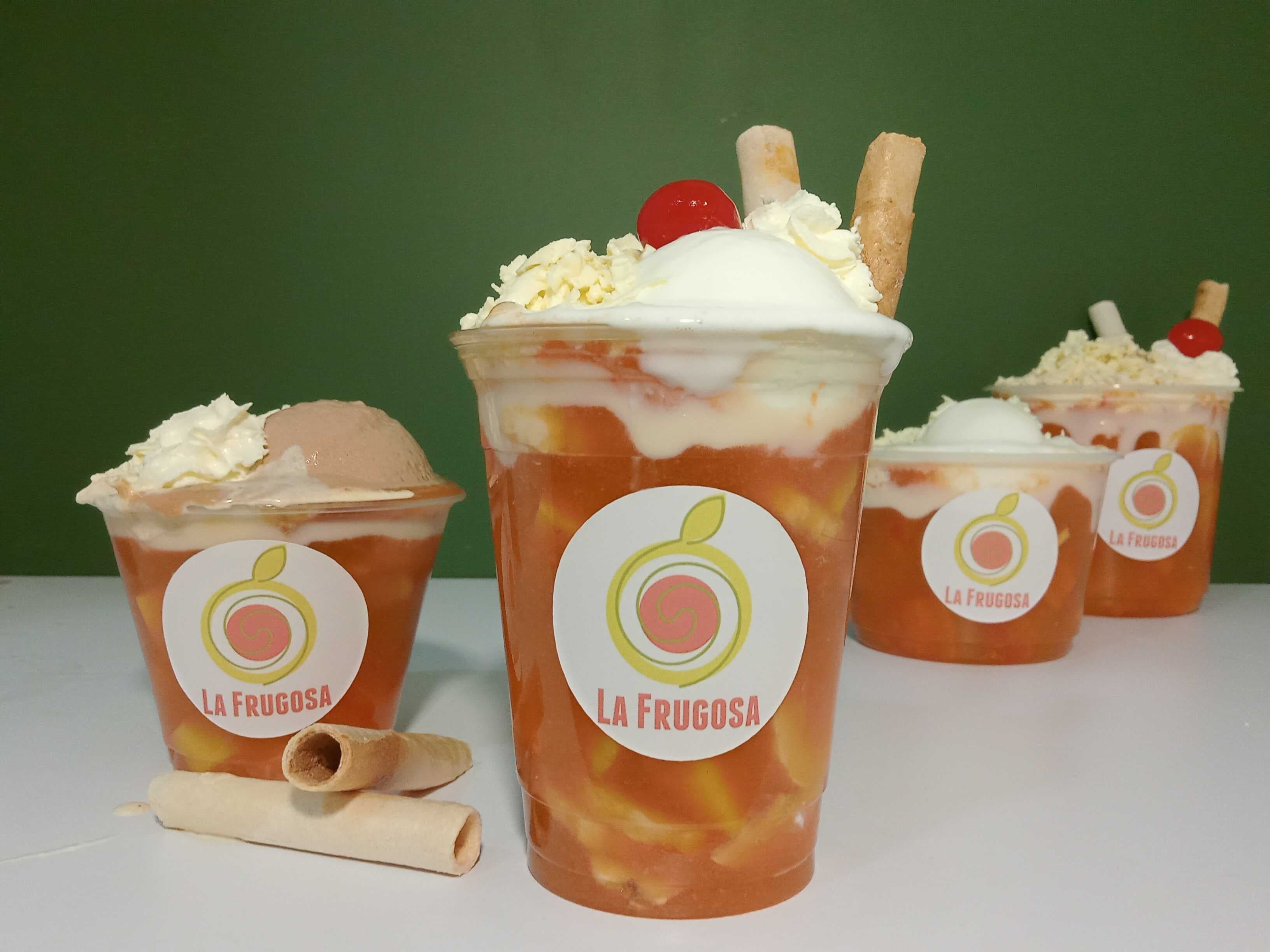Ensalada De Frutas con Helado Y Queso