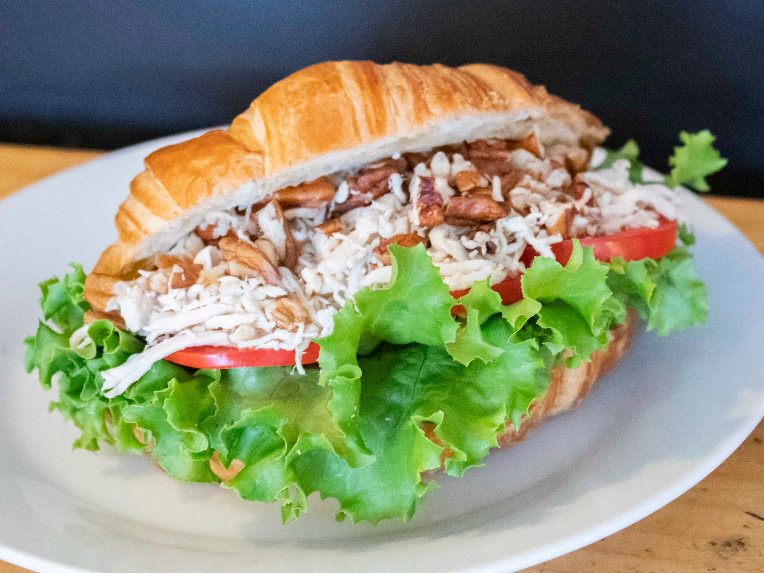 Sándwich de Pollo con Pecanas