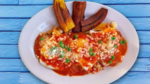 Huevos Motuleños (2 Huevos)
