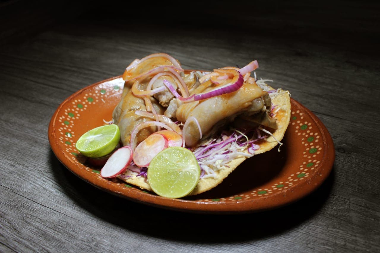 2 Tostada + 1 Agua Fresca 500 ml